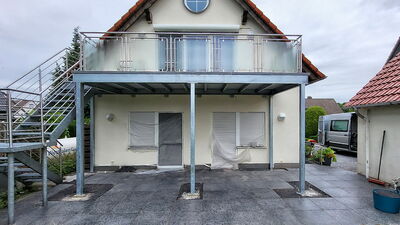 Stahlgeländer mit Glas Einfassung im Innenbereich